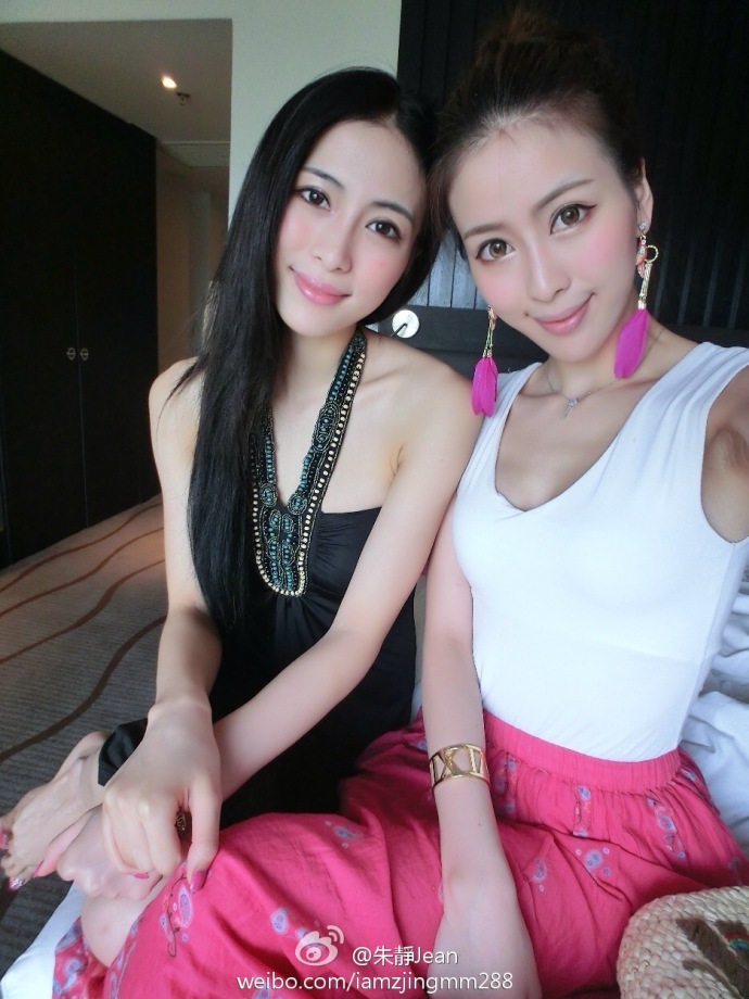  p data-id="gnx9akq6u3">朱雯,车模,艺人,与双胞胎妹妹朱静凭借着如