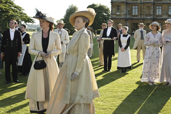  p data-id="gnsz9dbbaa">《 b>唐顿庄园 /b>》( b> i>downton abbey 