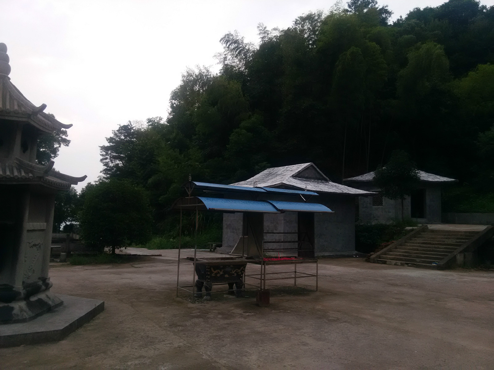 lcmpqzx">宝寿禅寺,成立于唐太宗八年(公元854年),位于诸暨市的寺庙