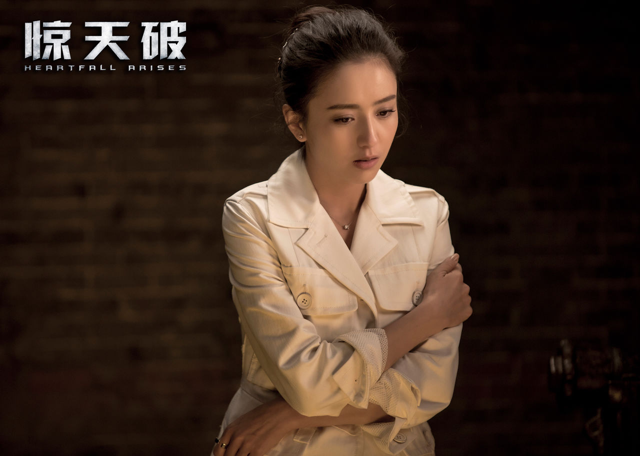  p>佟丽娅,1983年8月8日出生于新疆伊犁察布查尔,中国内地影视女演员