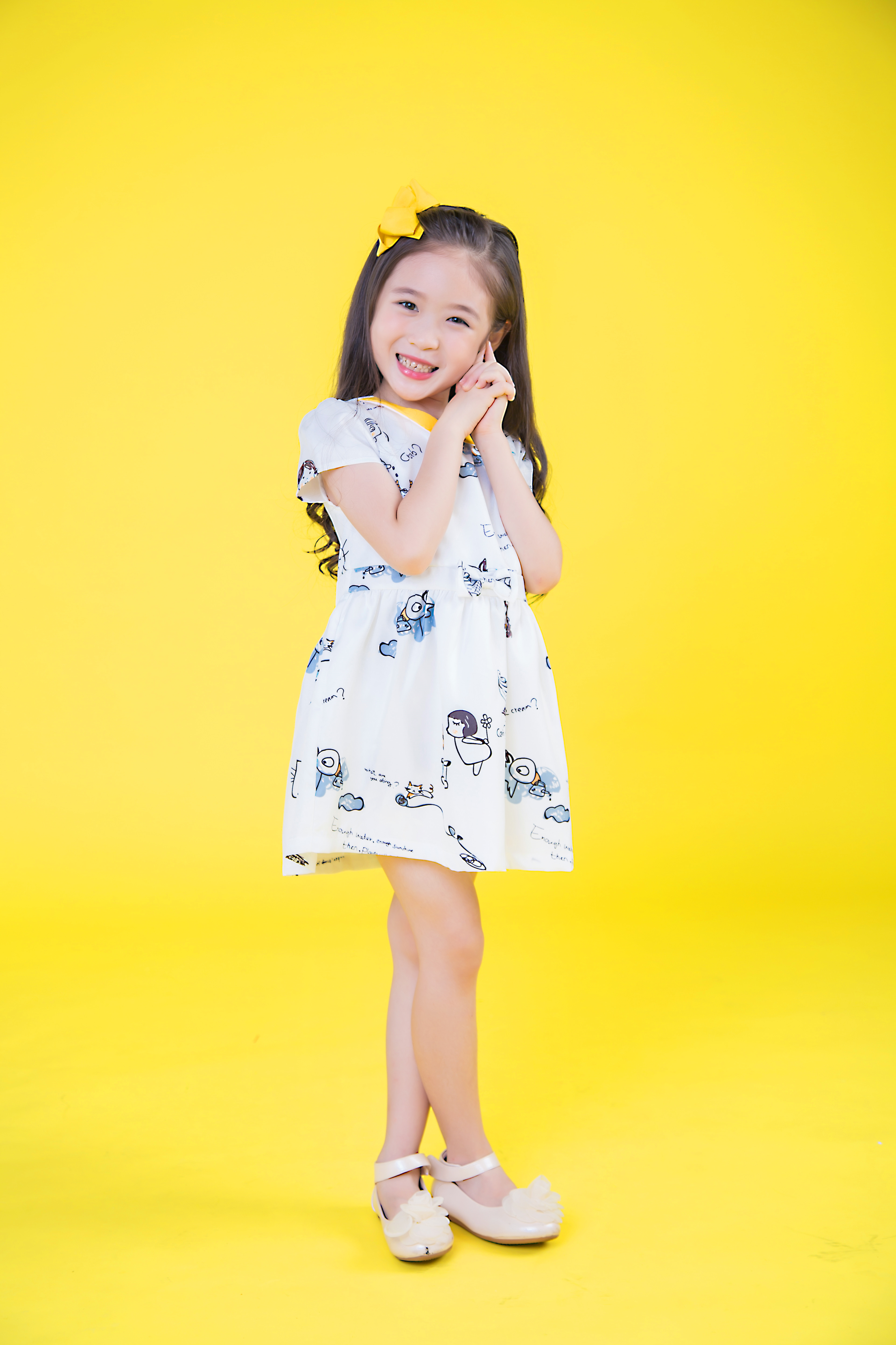  p>邓文怡,2009年11月14日出生于香港,童星,中国香港女歌手.