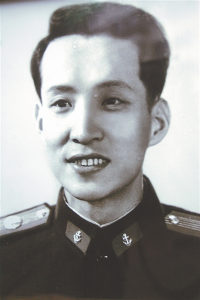  p>常宝华 i>(1930年11月6日—2018年9月7日 /i> i>) /i>,出生于天津