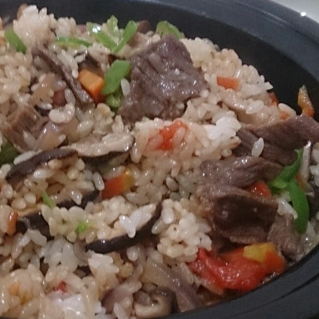 香菇肥牛煲仔饭