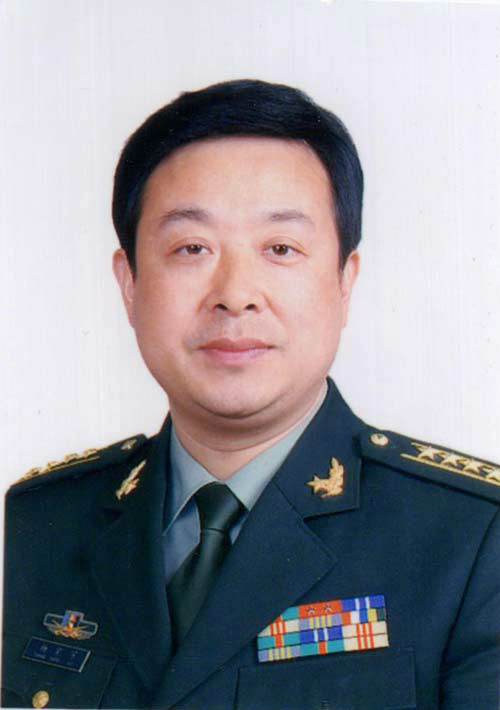 1962年8月出生,河南省平顶山人,1979年9月入伍,中国人民解放军大校