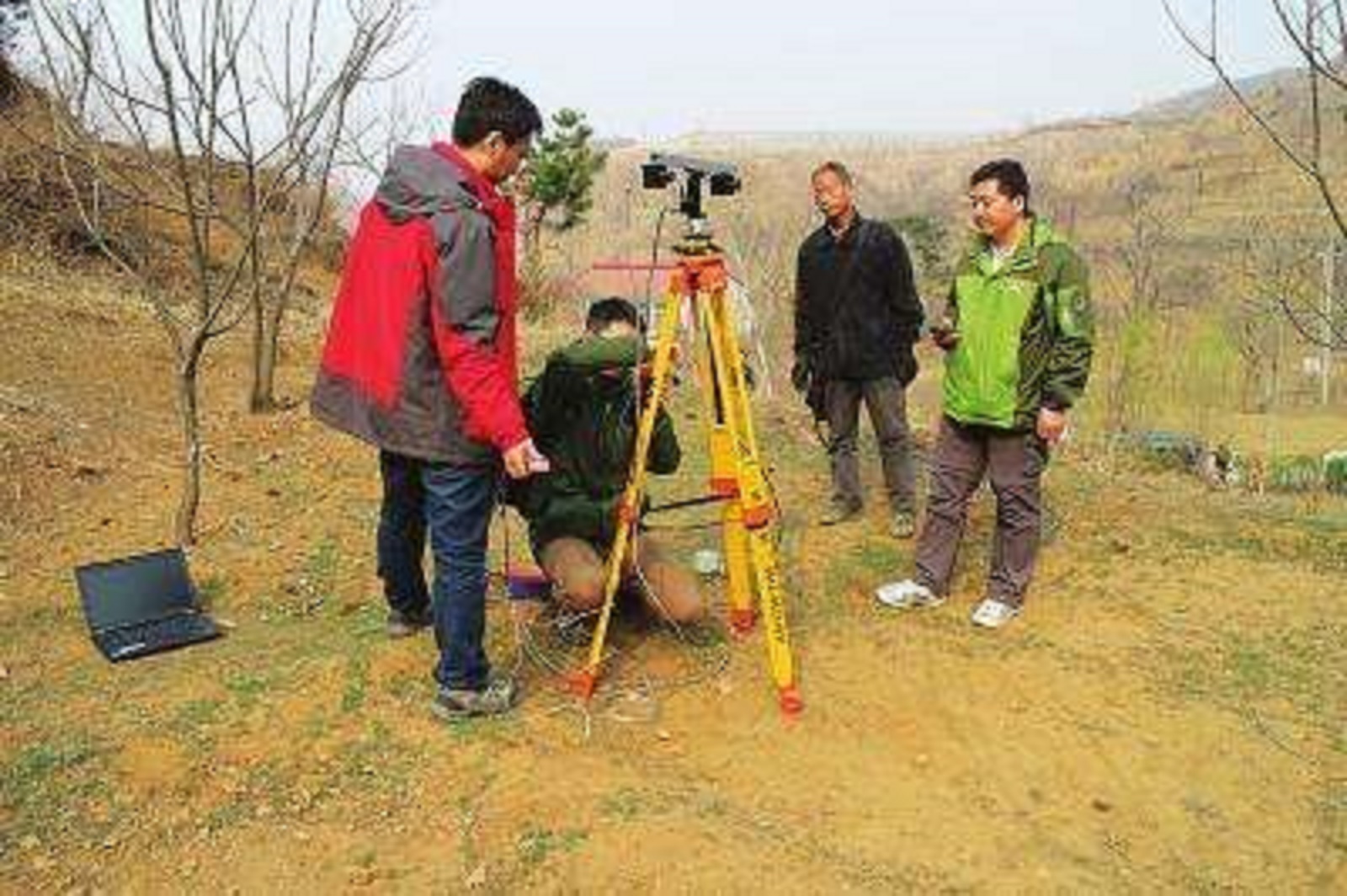  p>测定地球表面的重力加速度值.