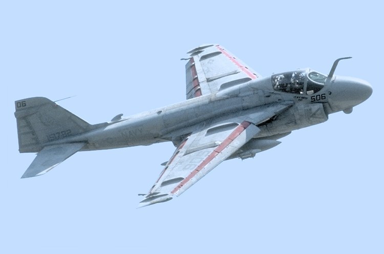 a-6攻击机(英文:grumman a-6 intruder,绰号:入侵者)是20世纪50