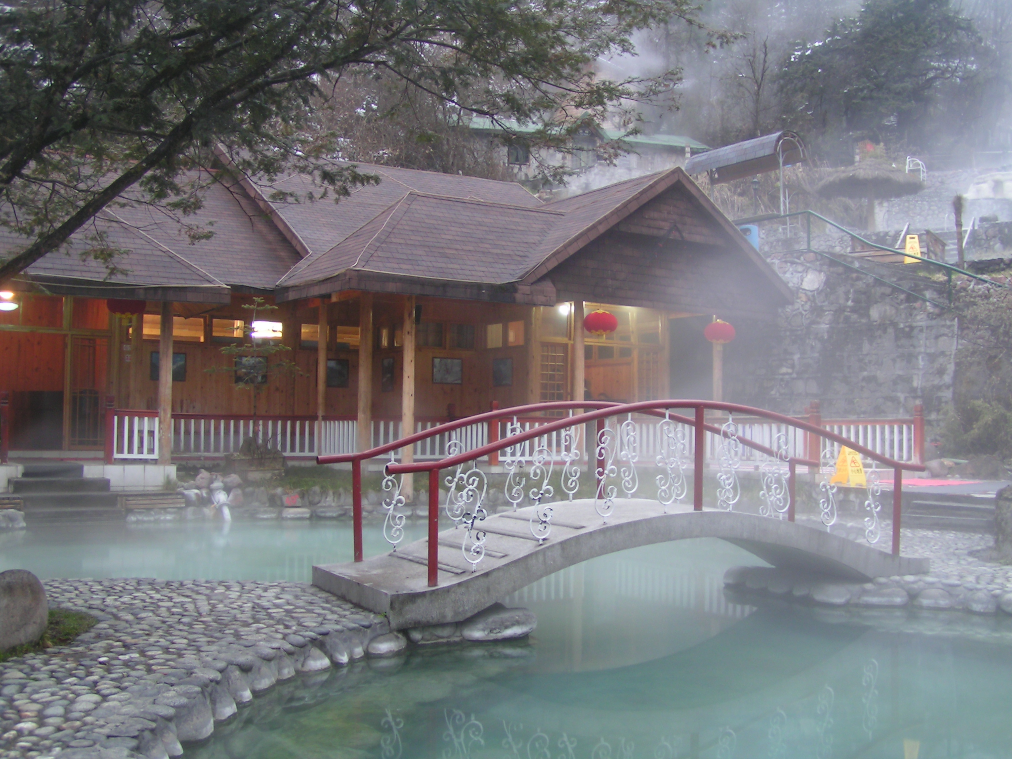  p data-id="gnzlj2ukzm">海螺沟温泉位于四川省贡嘎雪峰脚下海螺沟