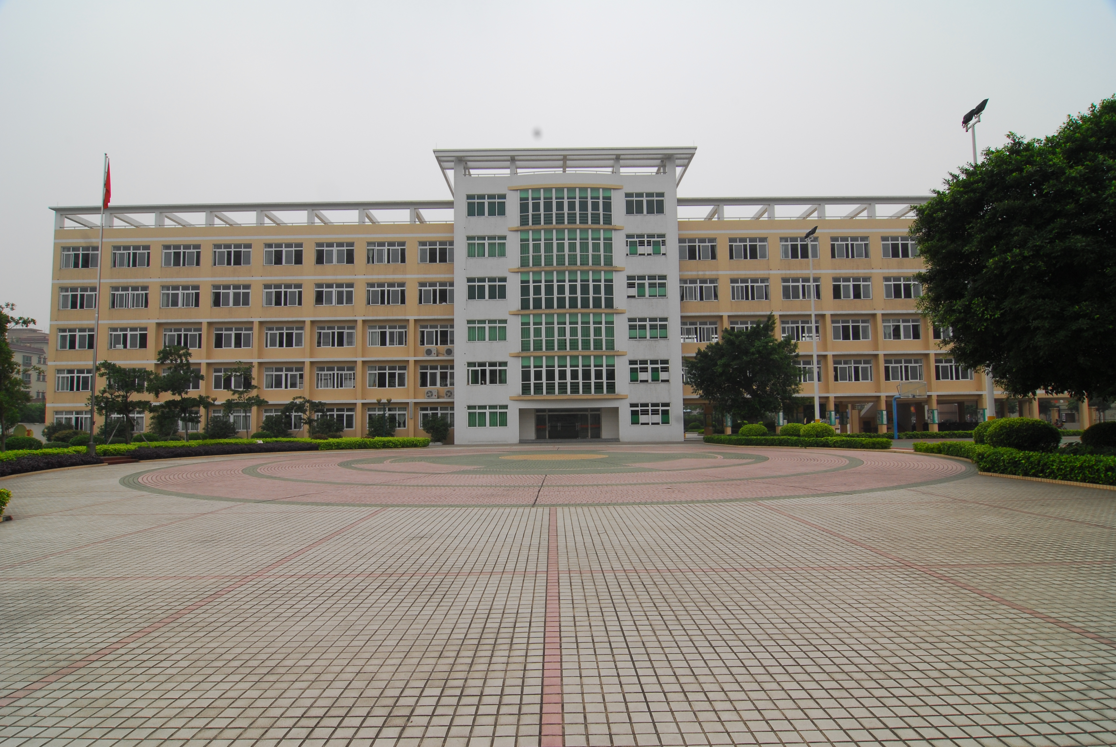 街棠澍小学是一间公立六年制义务教育学校,其位于花都区迎宾大道6号