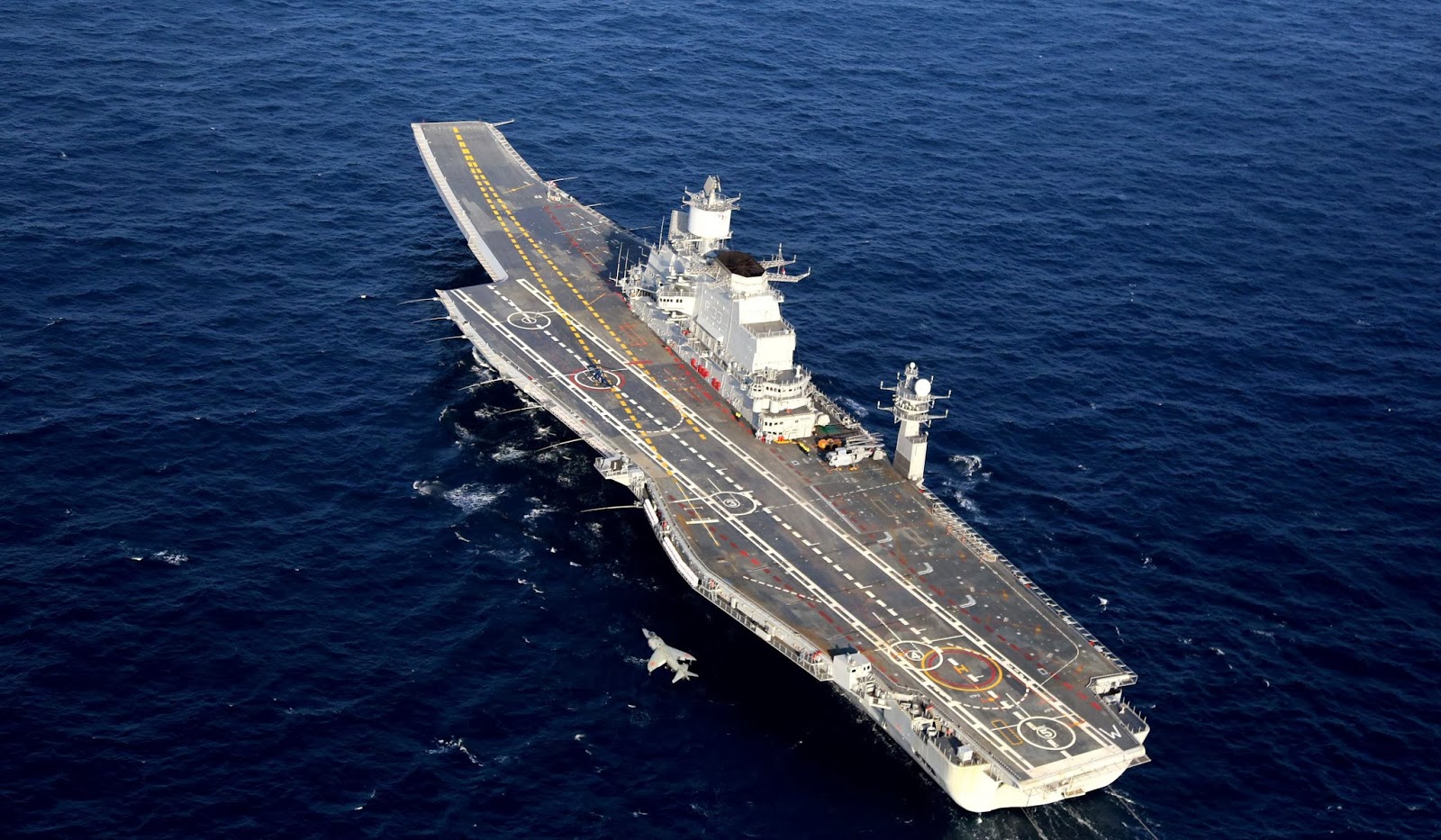  p>1143型航空母舰(俄文:Авианесущие крейсера
