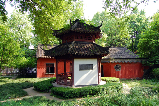  p>南唐古井位于 a href="#" data-lemmaid="2207627">南京市 /a>鼓楼