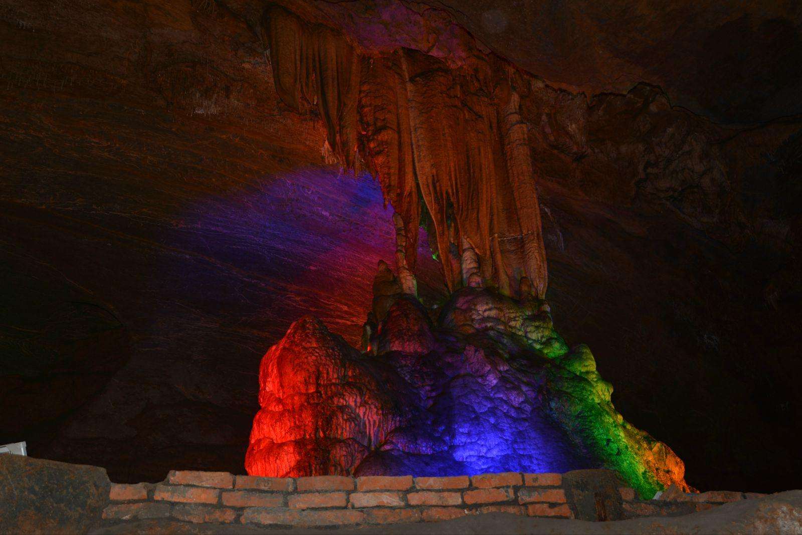 浮戏山雪花洞风景区