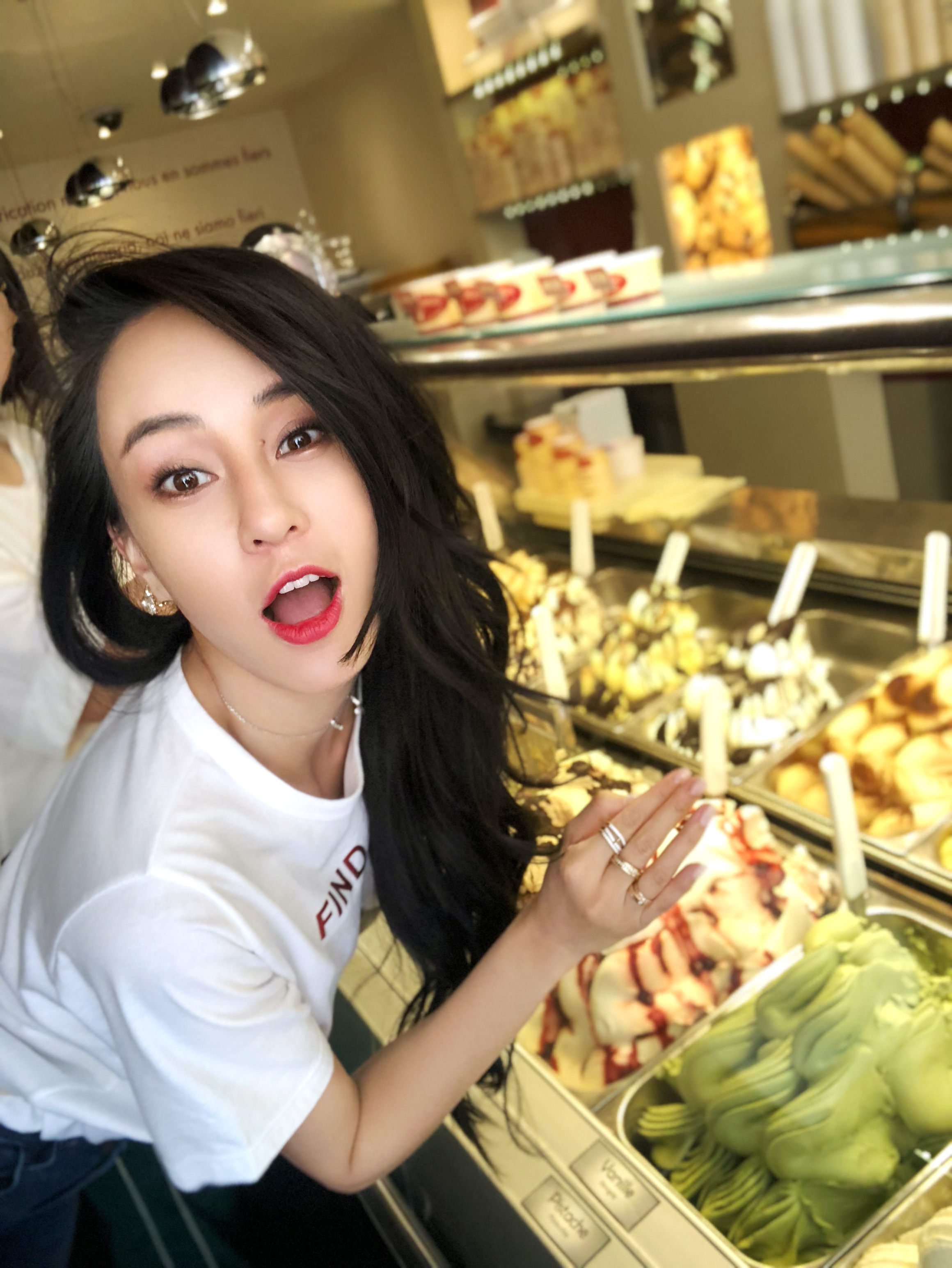  p>母其弥雅 i>(miya) /i>,1987年5月24日出生于云南省楚雄彝族自治州