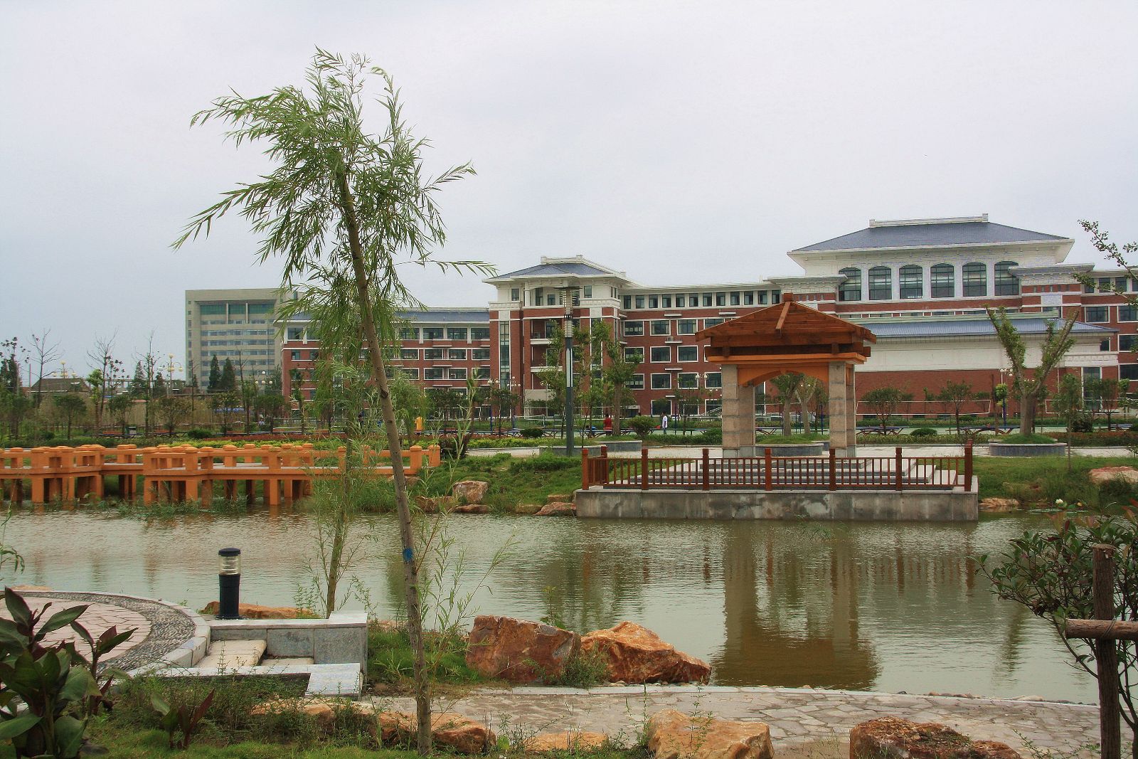  p> a href="#" data-lemmaid="1780187">江苏省滨海中学 /a>是江苏省