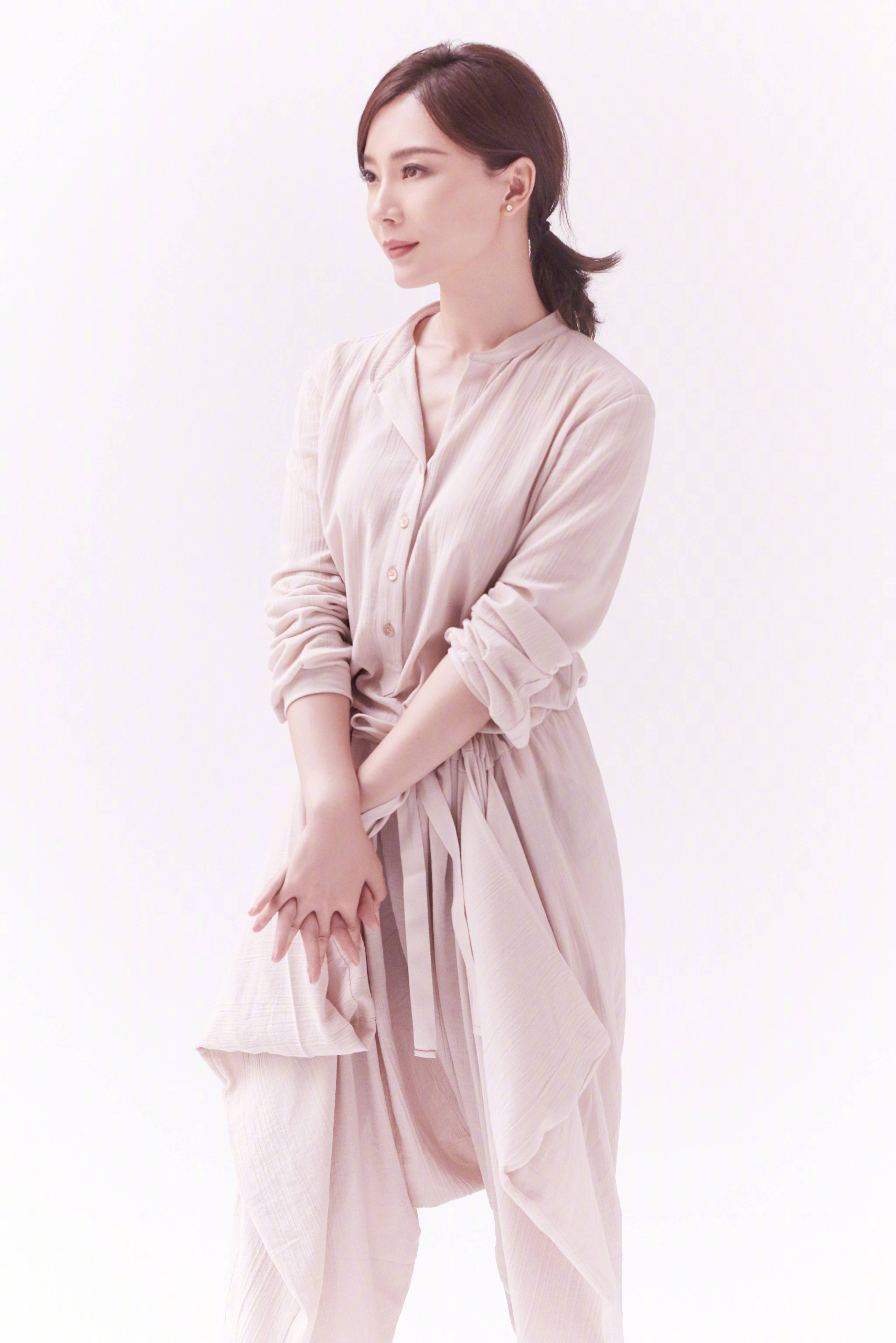  p>陈数,原名陈澍,1977年3月9日出生于湖北省黄石市,中国内地女演员