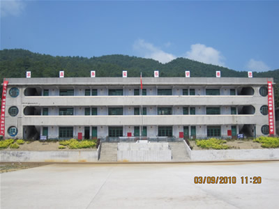 建始县龙坪乡龙潭坪初级中学
