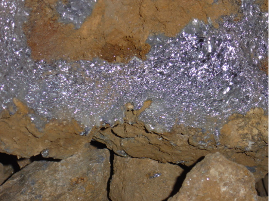  p>富含银元素的矿产称之为银矿.