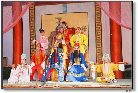  p>潮剧开台吉祥戏俗称"五福连"亦称"十仙庆寿",五福即"功名财子寿"