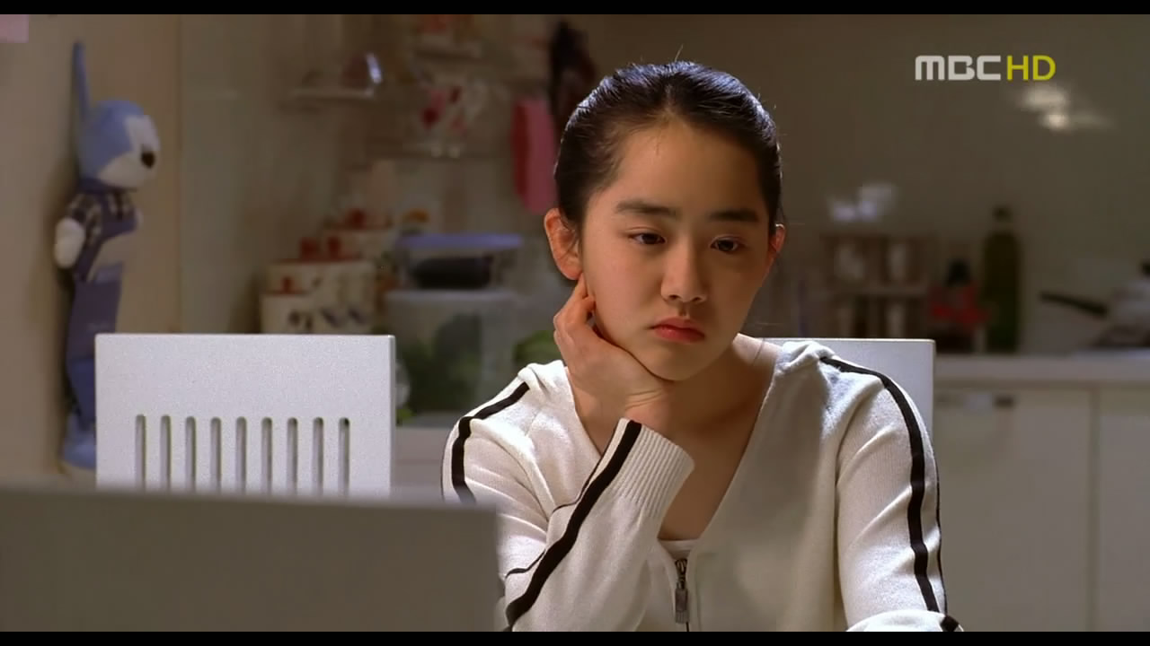 即文根英(误译),生于1987年5月6日,韩国影视女演员