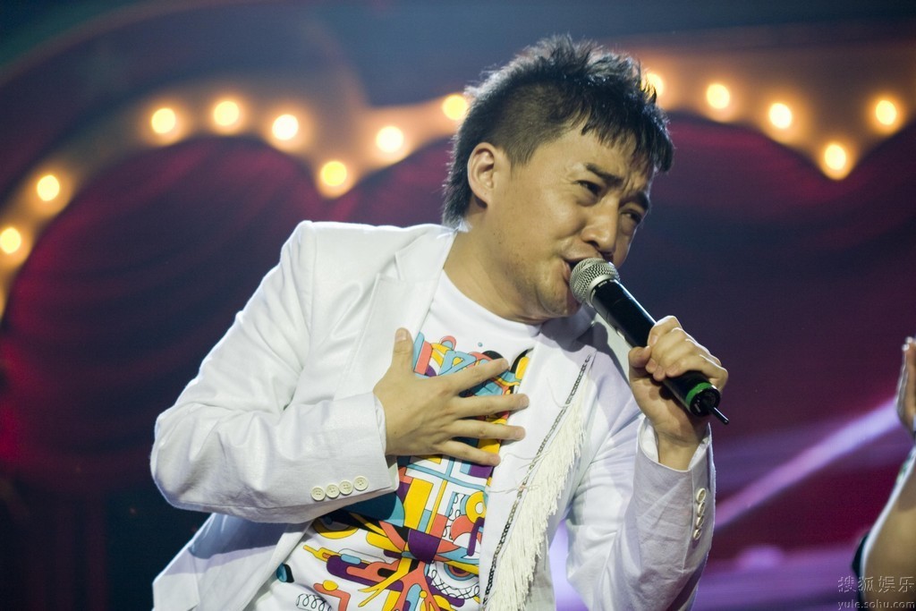  p data-id="gnwynn0077">阿进,原名"徐进",中国内地男歌手,主持人