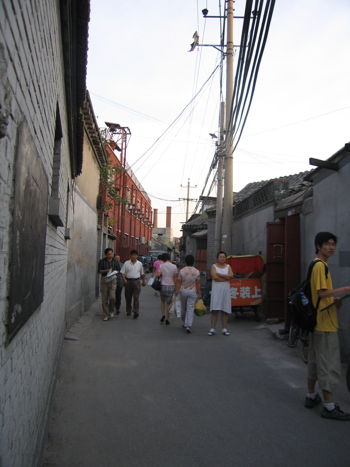 位于大栅栏地区的中西部.