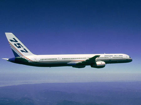  p>波音757为美国波音公司开发的中型单通道窄体民航客机,用于替换