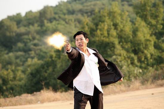  p>《京城往事》是根据小说《千年之光》改编的动作喜剧电影,由郑勇基