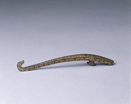  p>战国错金几何纹带钩是战国后期的衣物配饰. /p>