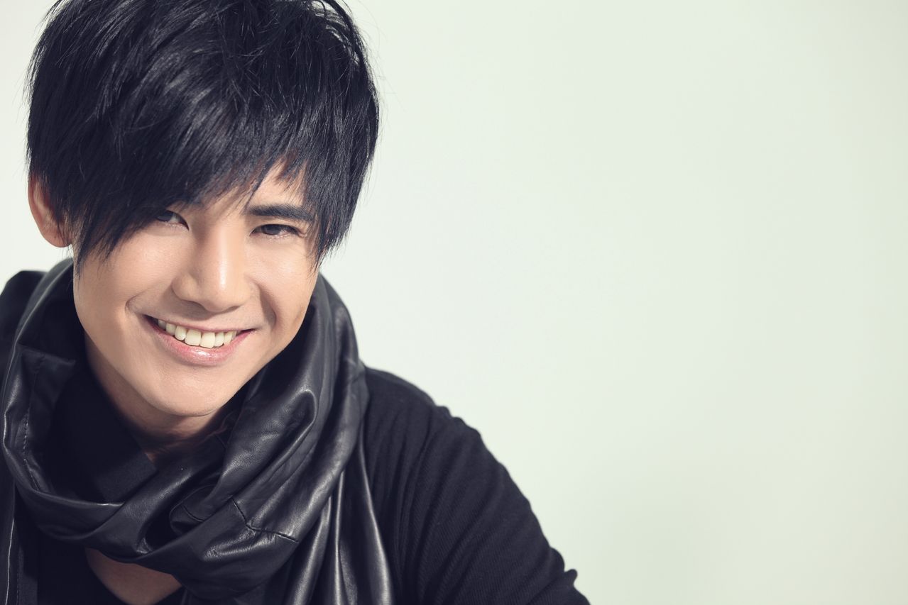  p>邵伟轩(enzo siu)新加坡华语流行乐男歌手,初时于新加坡担任模特及