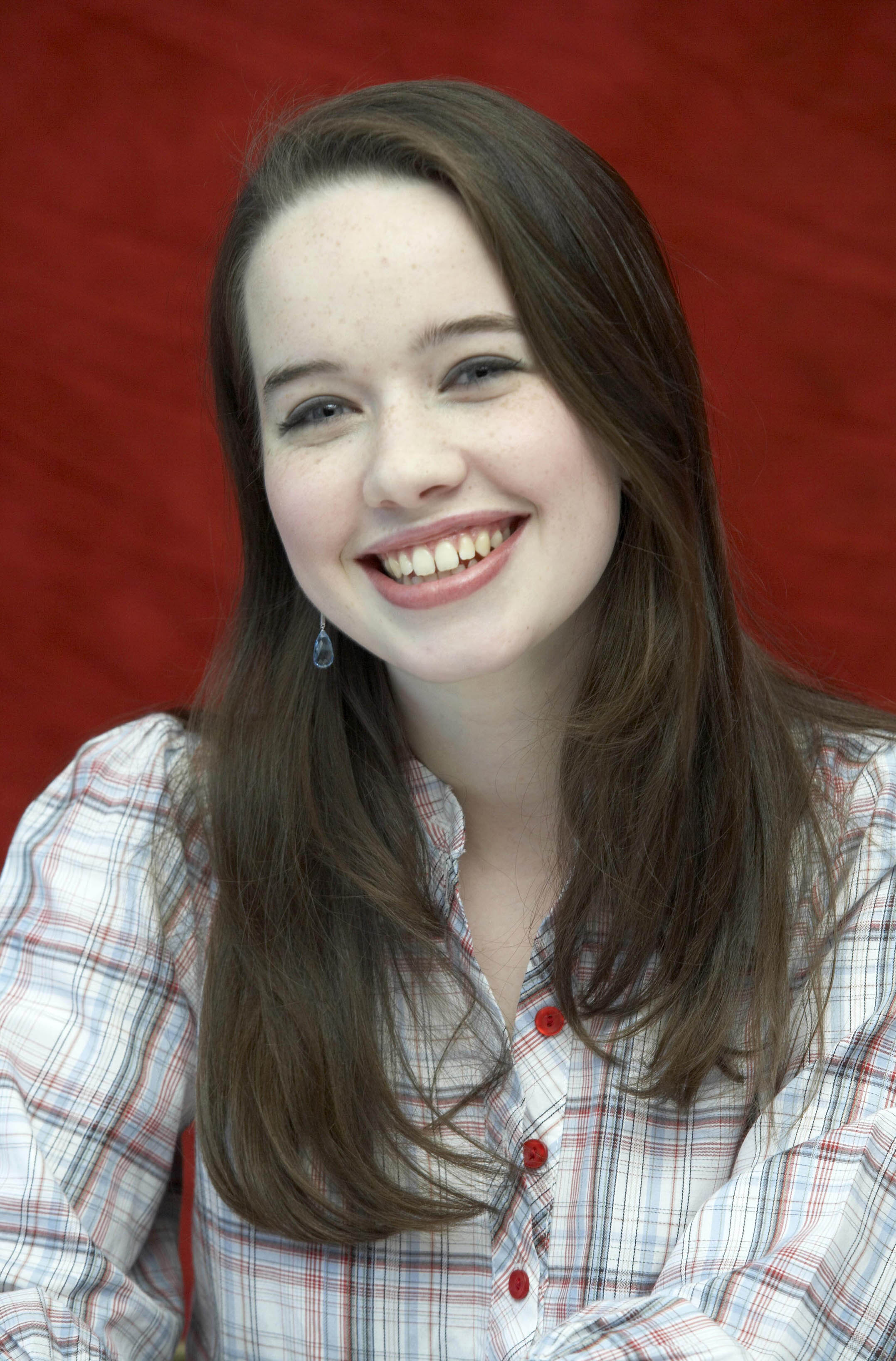  p>安娜·帕波维尔 i>(anna popplewell) /i>,1988年12月16日出生于