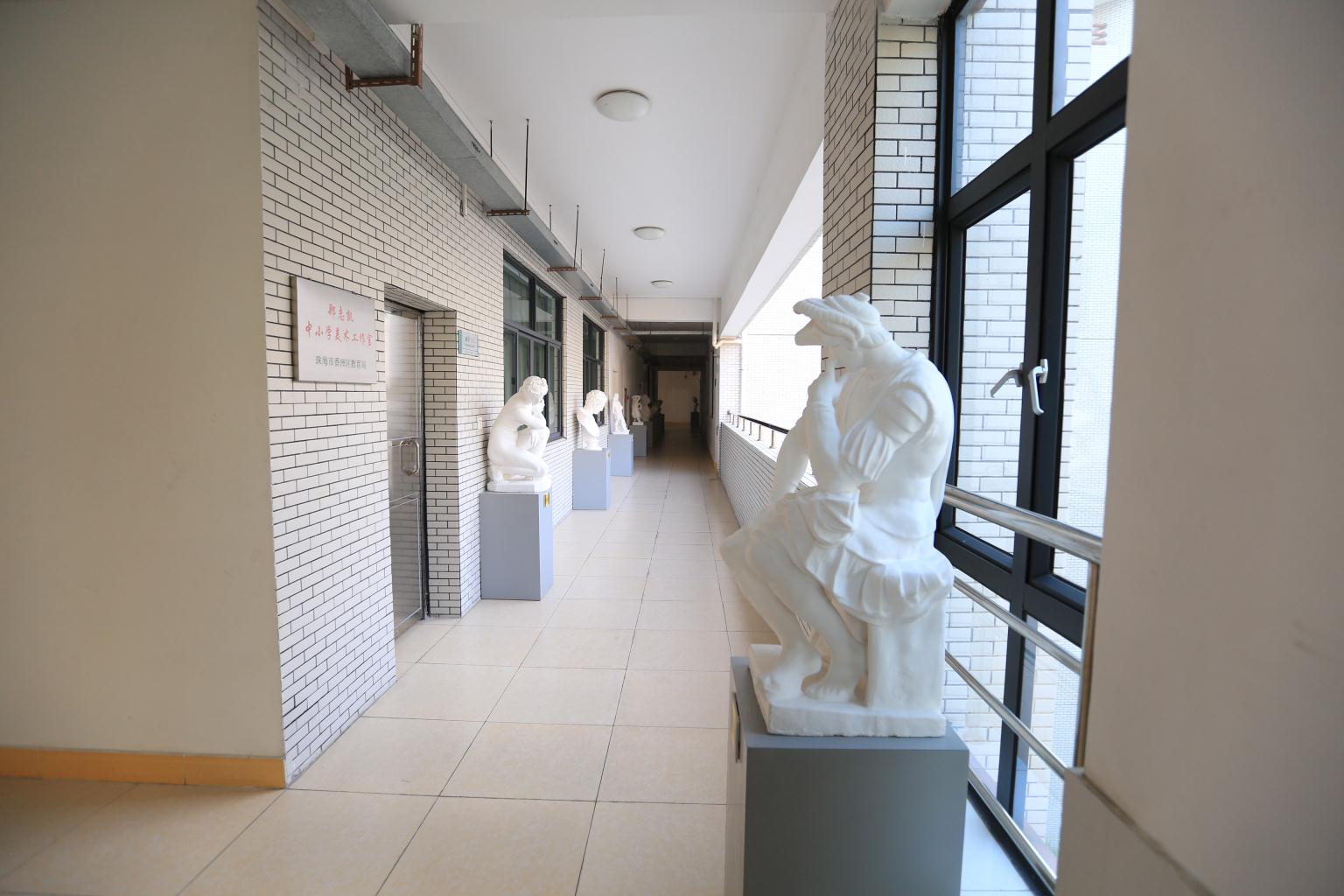 是全市(全省)唯一一所纯艺术类(文化 专业教育)特色高中学校