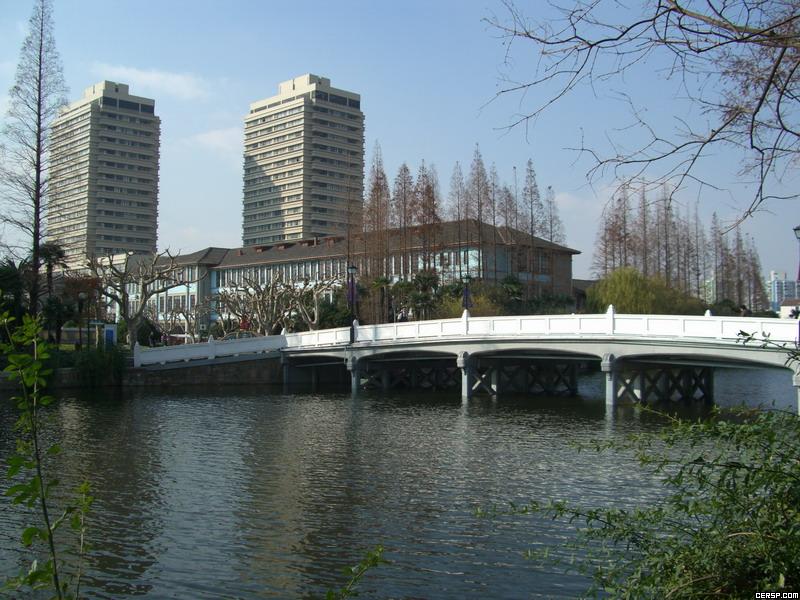 data-lemmaid="232635">华东师范大学 /a>的校河 /p> p>丽娃河不仅仅