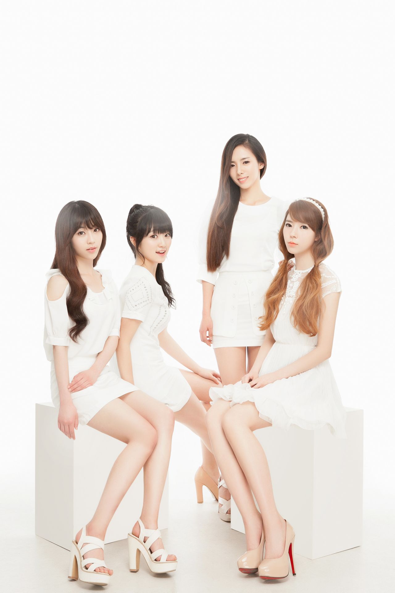 data-lemmaid="6009333">韩国女子组合n-white于2014年2月出道,是