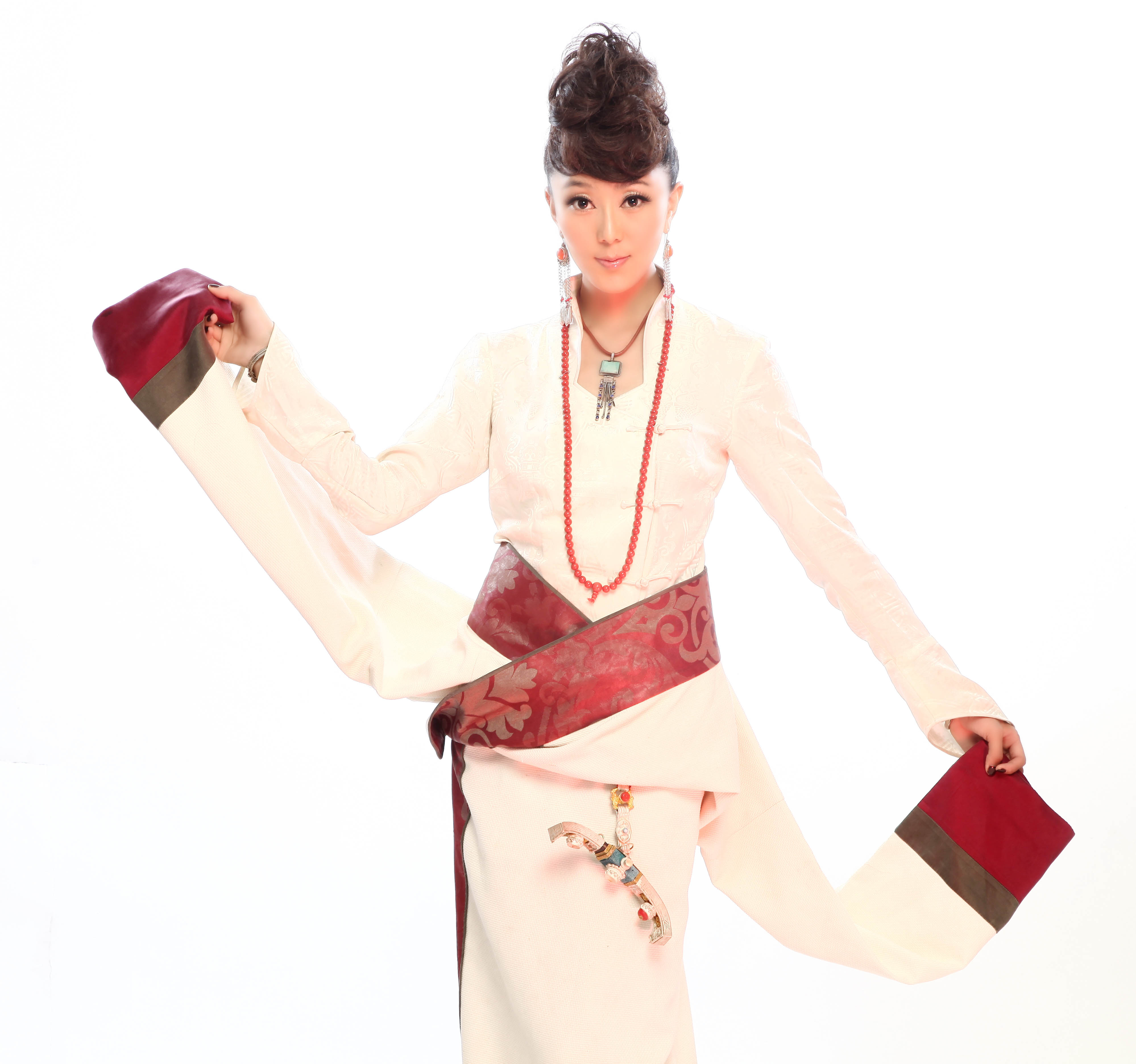 出生于四川省阿坝州松潘县,中国内地女歌手,演员, a target="_blank"