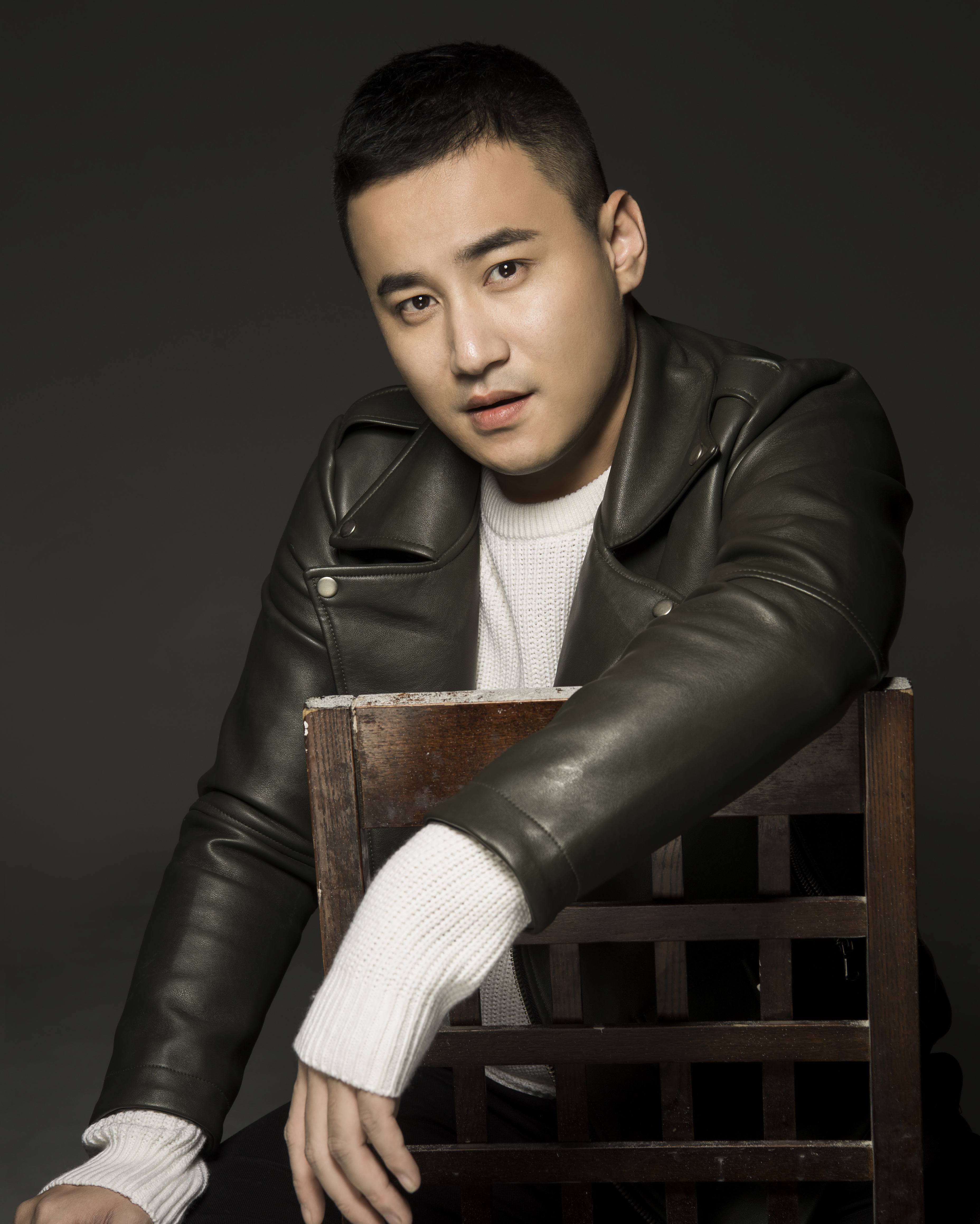  p data-id="gnbzjxzj7m">程实,1985年10月10日出生于辽宁省抚顺市