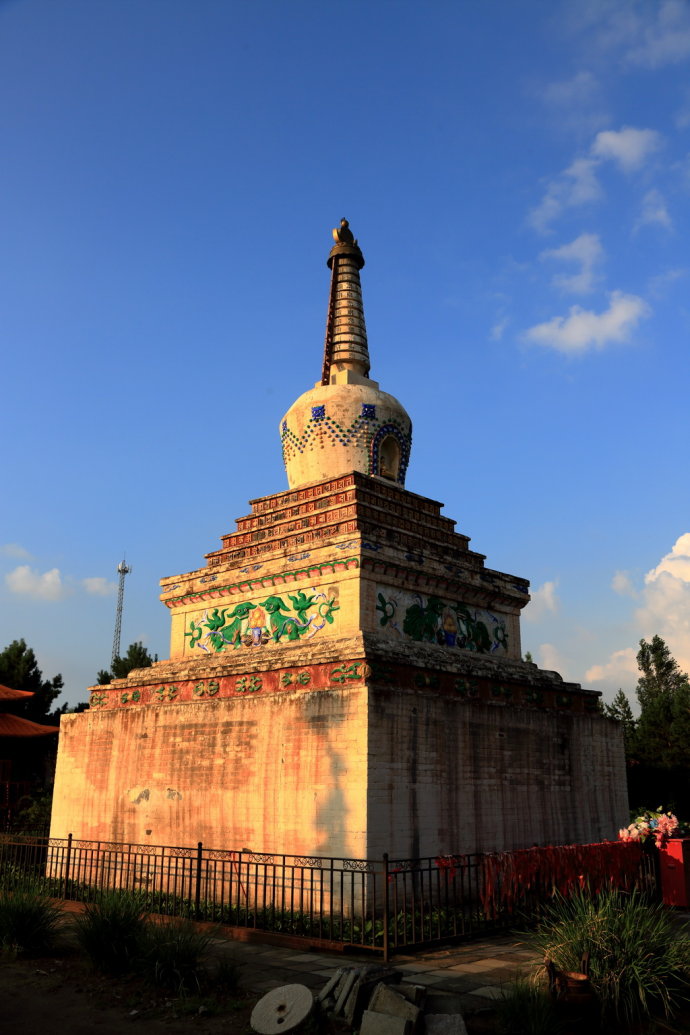  p>衍福寺位于黑龙江 a href="#">大庆 /a>市西部肇源县民意乡大庙村