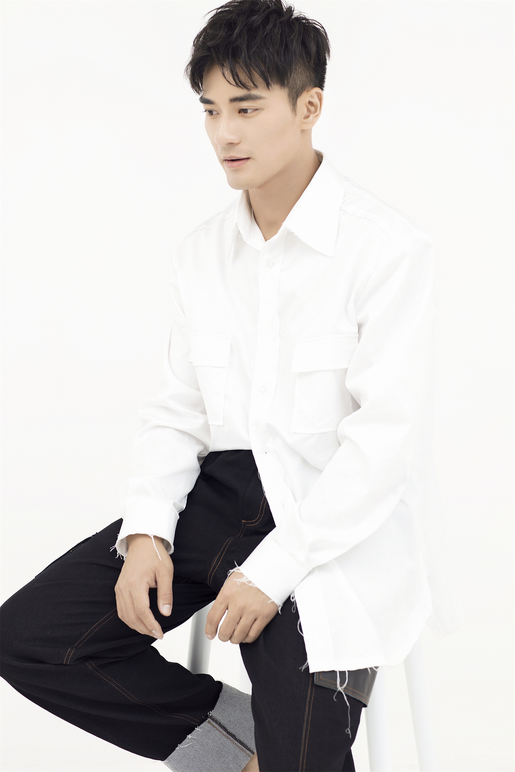  p data-id="gnsqc8h6tl">郑凯,1986年3月11日出生于浙江省杭州市