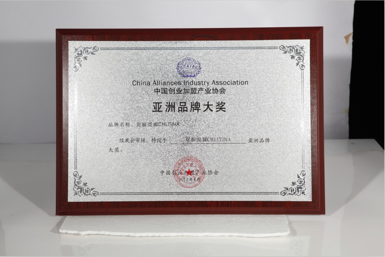 的精纯,温和产品,结合独树一帜的"医学为本,美容为用"的多元化专业护