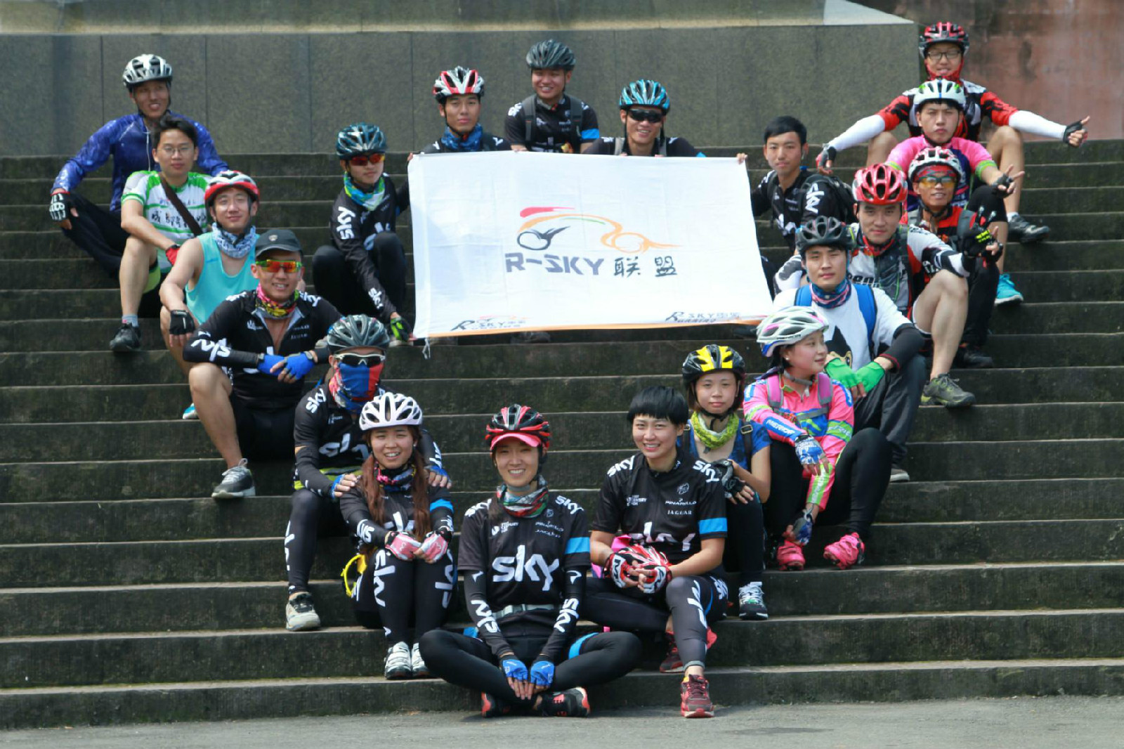  p>r-sky骑行联盟(r-sky车队),中文名: a target="_blank" href="