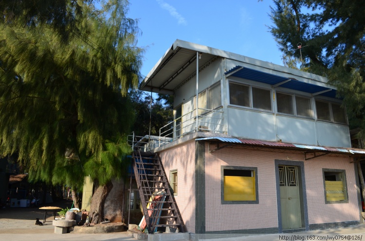 p>金狮湾度假村位于广东省潮州市饶平县柘林镇西南部,有3.