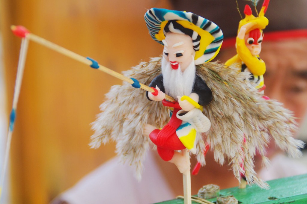  p>泥人面塑(捏泥人)是我国古老的一门传统民间艺术,它以泥巴陶土为主