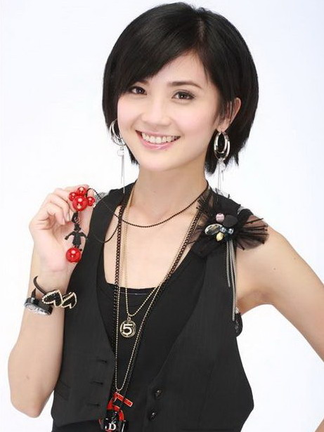  p>《二缺一》是中国香港女歌手蔡卓妍演唱的一首粤语歌,由周博贤作曲