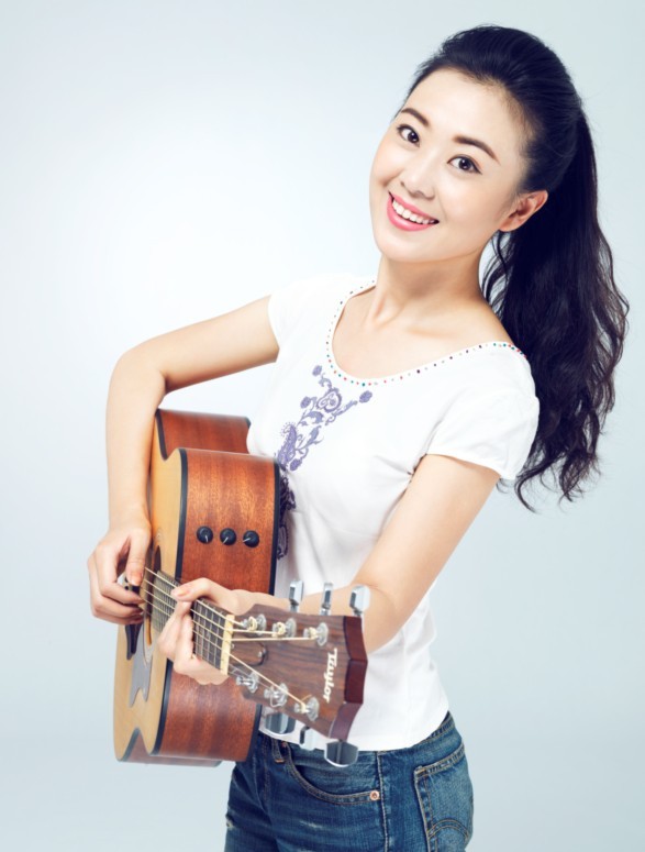  p>杨梓文祺,原名杨梓,1983年10月25日出生于内蒙古呼伦贝尔鄂伦春