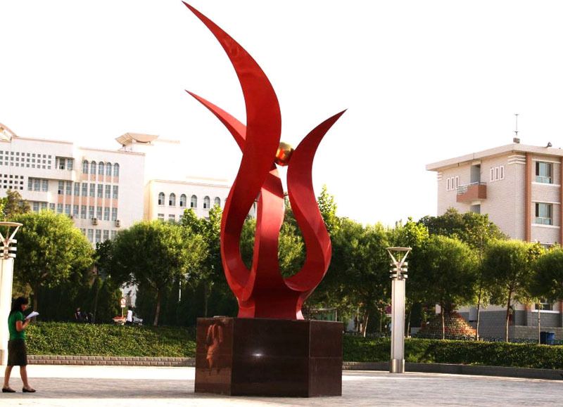 尼,男,是新疆 a target="_blank" href="/item/喀什师范学院/818562"