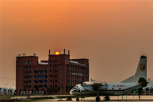  p>广西蓝天航空职业学院(guangxi lantian aviation technical