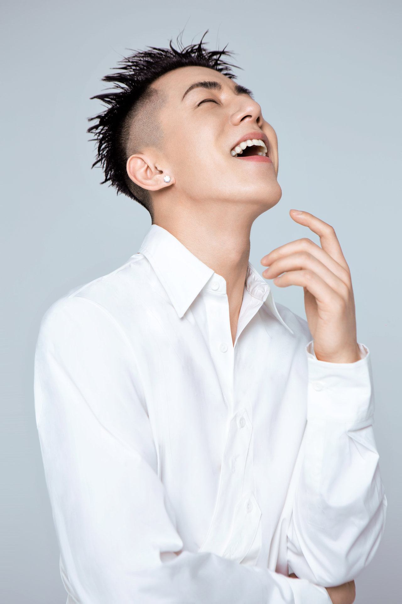  p data-id="gns0htx6zx">卡斯柏 i>(casper) /i>,原名储晓祥.