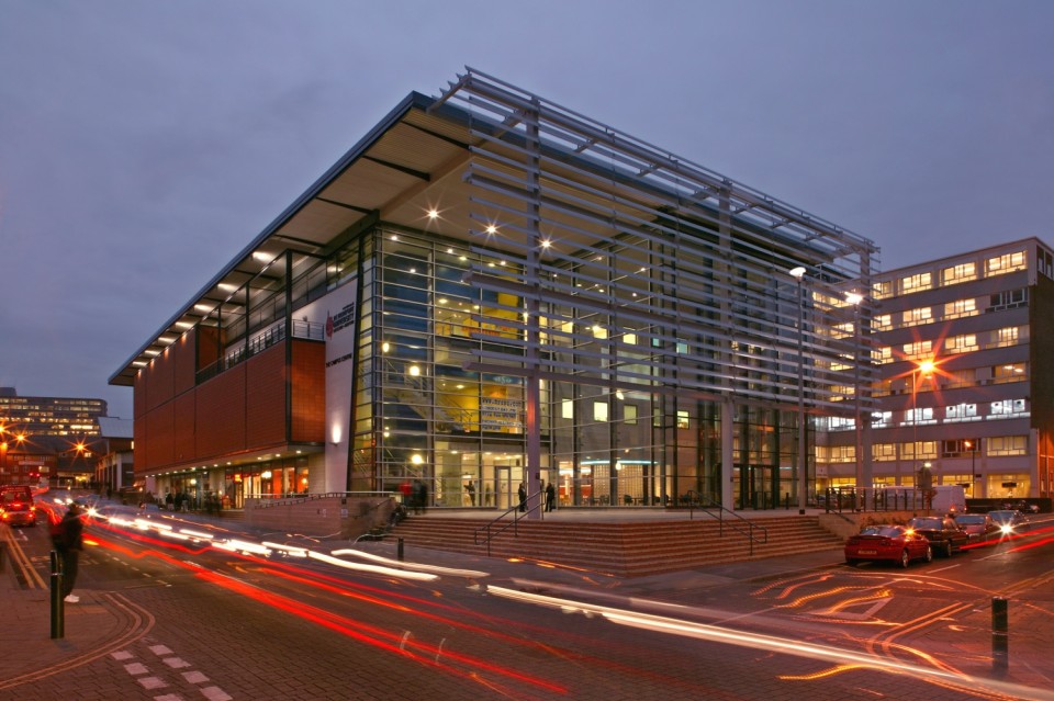  p>德蒙福特大学(de montfort university,简称dmu)坐落在 a target="