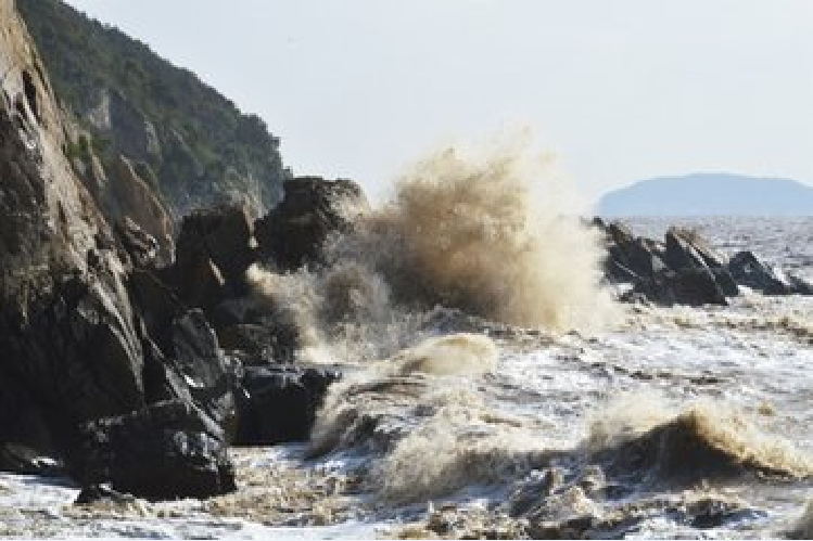  p>海滨阶地(seaside terrace)是指沿岸堤或滨岸堤形成以后,由于沿岸