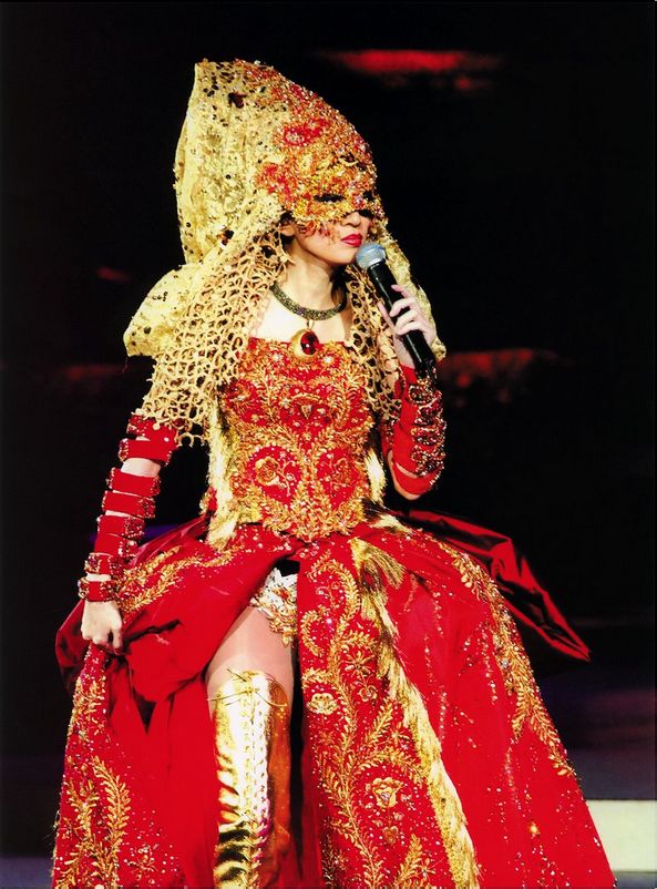 逝世前的最后一次踏上红馆舞台,倾力演出的《梅艳芳经典金曲演唱会》