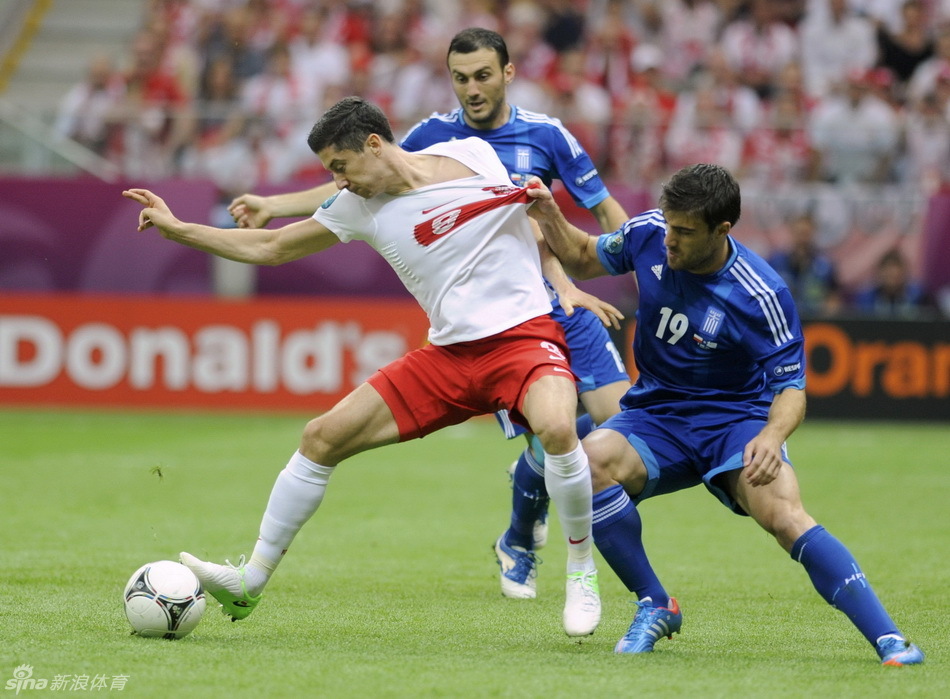 holebas),1984年6月27日出生于阿沙芬堡,希腊职业足球运动员,场上司职