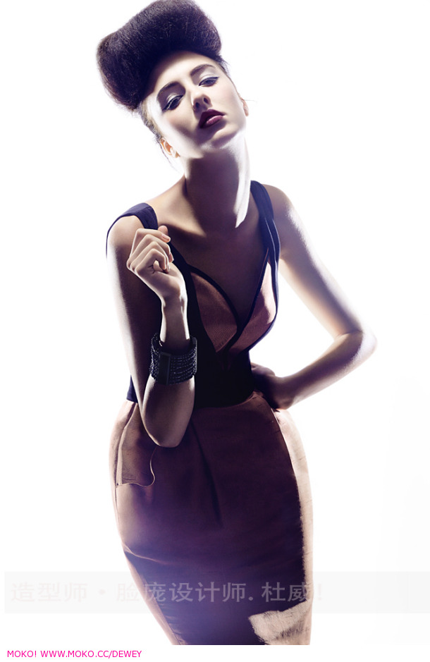 担任众多一线明星艺人御用造型师,个人代表中国先后赴 a target=